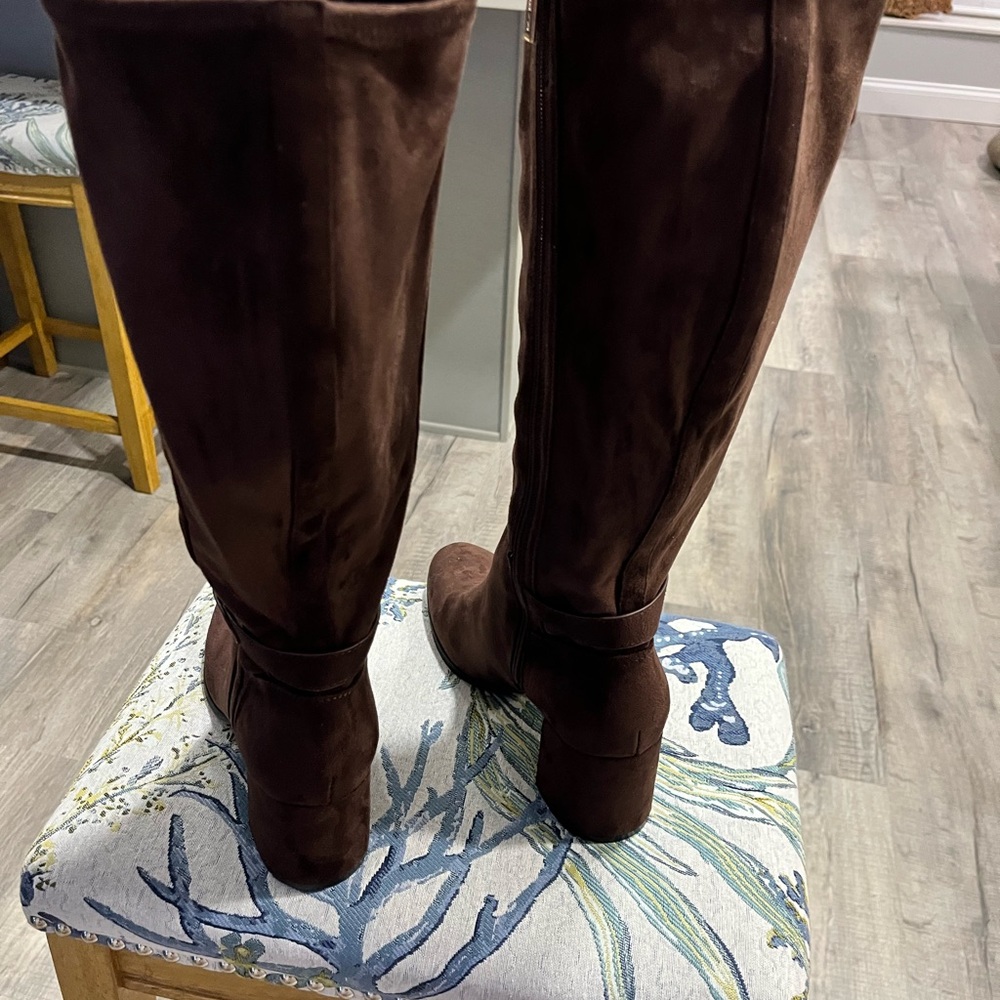 BRAND NEW Unisa Brown Heeled Boots with Gold hardware/zipper - Picture 4 of 5